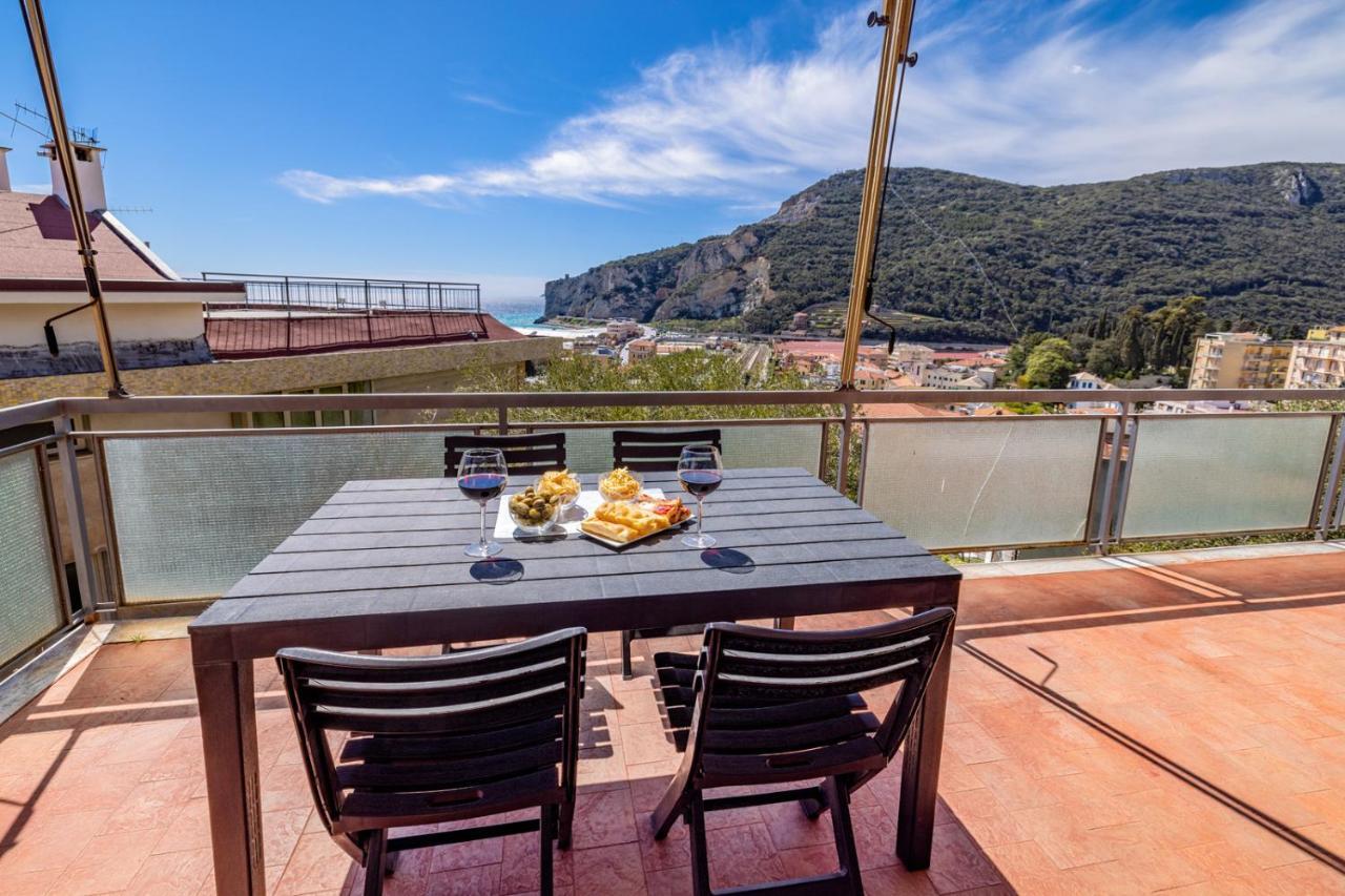 Casa Matilde - Appartamento Vista Mare - Con Posto Auto Finale Ligure Dış mekan fotoğraf